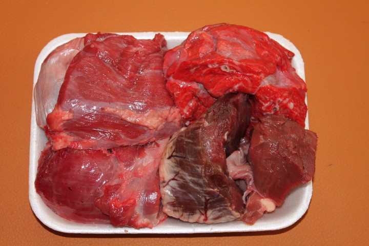 Субпродукты для собак (печень, легкое, сердце, вымя, почки, рубец, хвосты, мозги): польза и вред + промышленные корма
