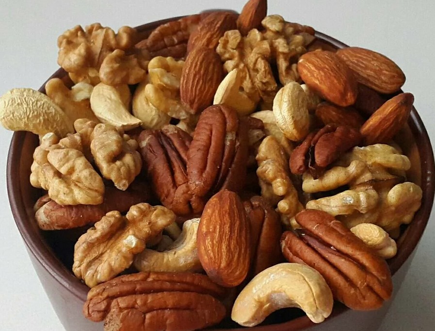 Можно ли собакам орехи, арахис и миндаль